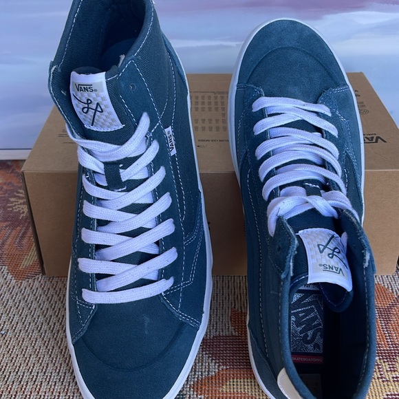 Vans Men’s The Lizzie
Teal
VN0A4BX1TEA
Sneakers - Picture 13 of 16